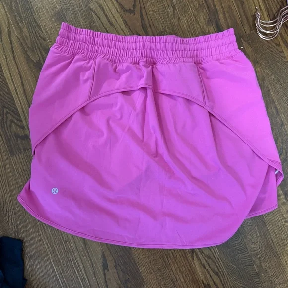 Sonic Pink Lululemon Hotty Hot Tennis Skirt *FROM A DOG FRIENDLY HOME* - Picture 2 of 3